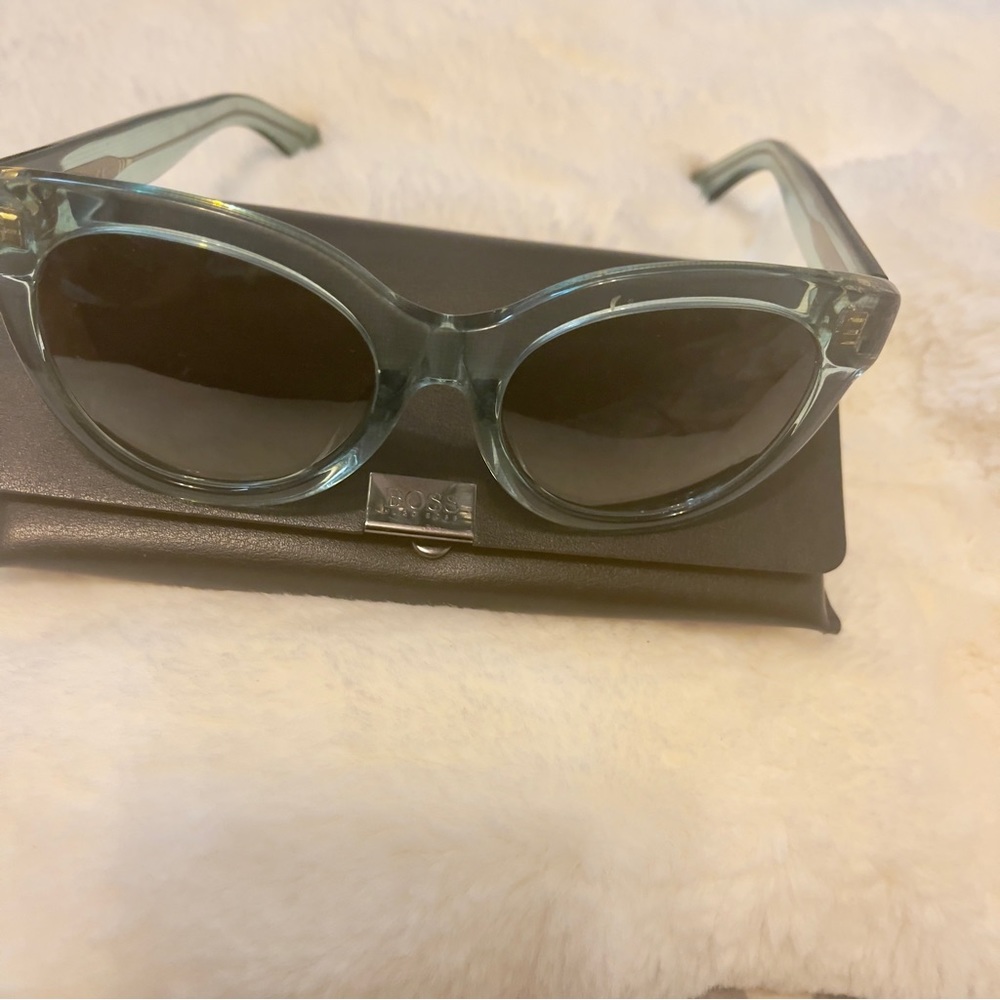 💯 authentic Hugo Boss Sunglasses